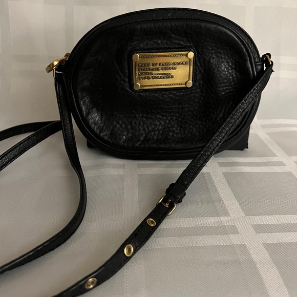 MARC BY MARC JACOBS classic workwear crossbody adjustable purse. - Picture 2 of 8